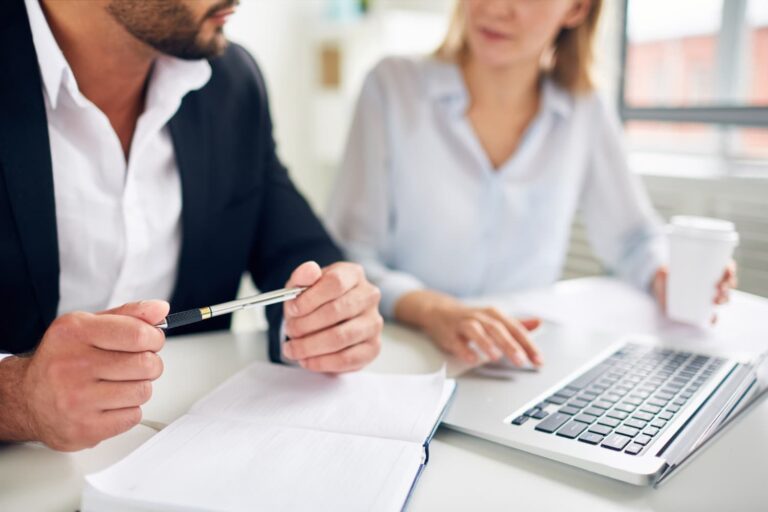 Pourquoi et comment protéger son activité professionnelle avec des assurances adaptées ?
